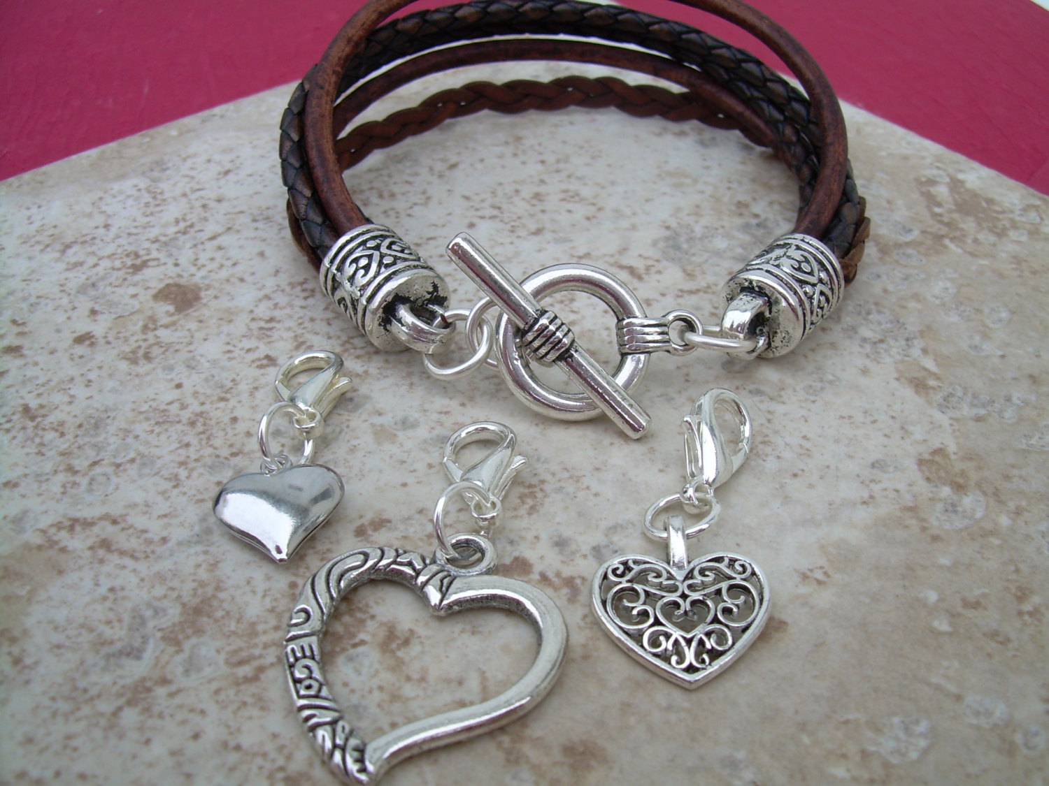 Leather Bracelet With Three Lobster Clasp Heart Charms In Antique Brown